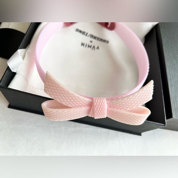 SHUSHU/TONG Pink YVMIN Edition Rubber Bow Headband - Picture 5 of 6